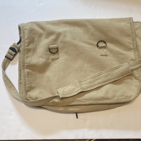 Strand paratrooper style bag, stylish sturdy for whatever adventure you take - Picture 5 of 5